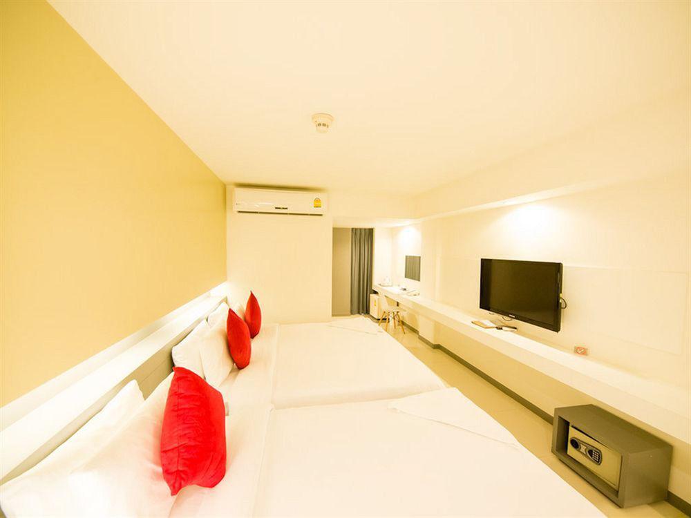 Myhotel Cmyk@Ratchada Бангкок Екстер'єр фото